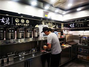 爱游戏门店内部展示